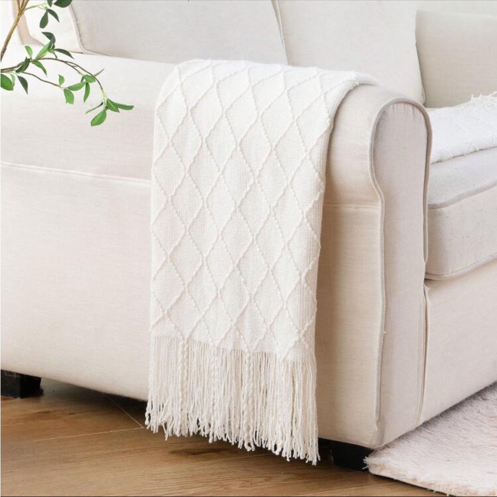 1 - Luxurious Cream Diamond Knit Throw Blanket